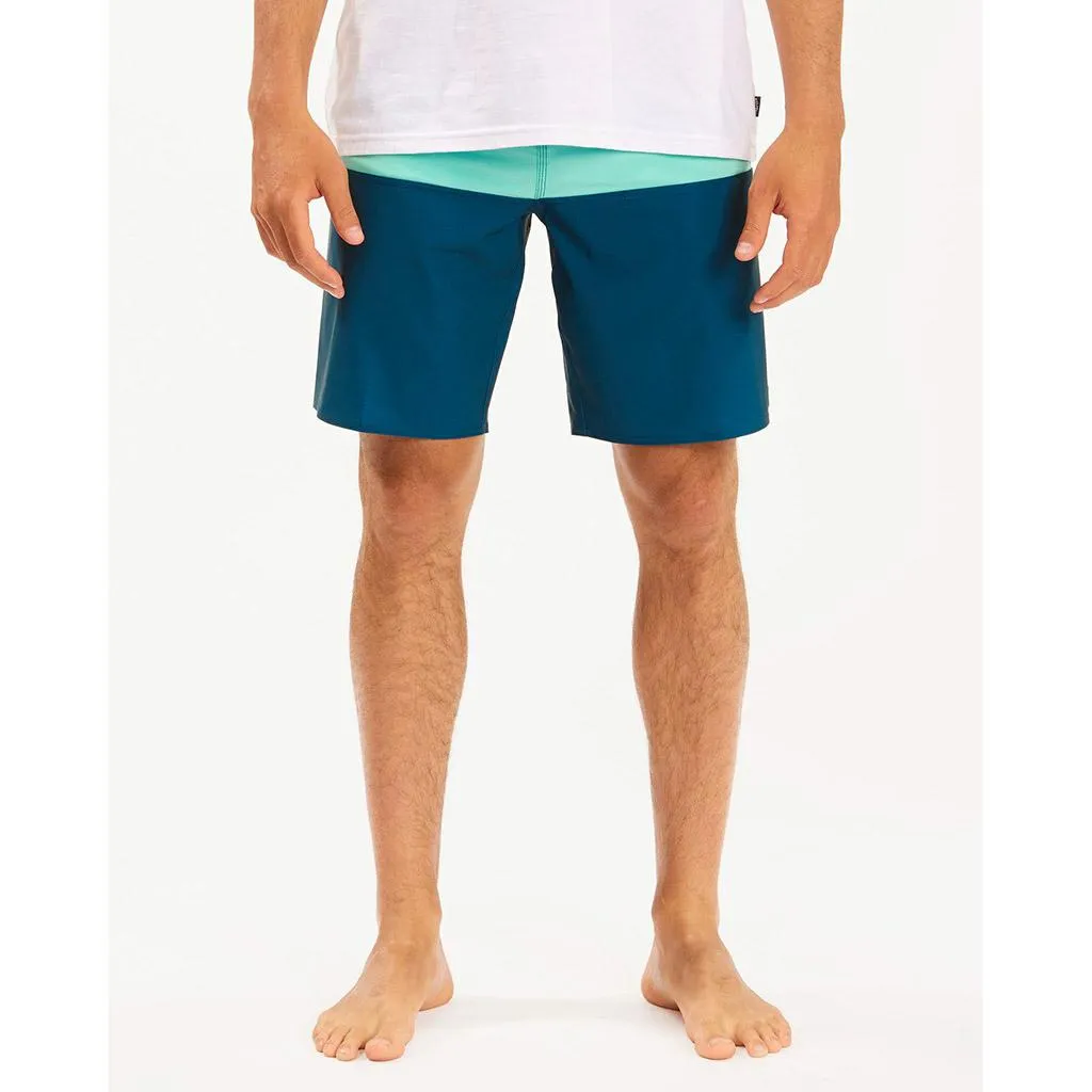 Billabong Tribong Pro Boardshorts 19"